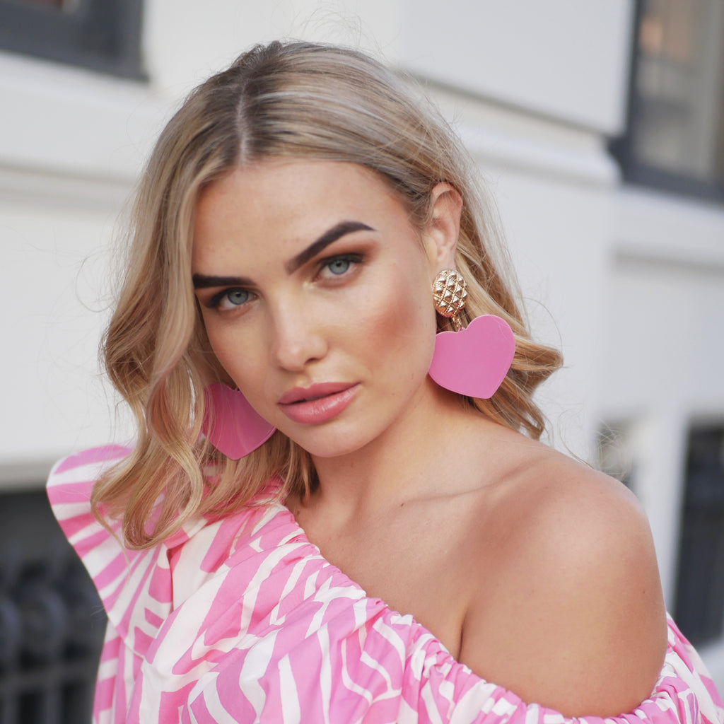 statment earring with pink sweetheart to match hot pink a-line prom dress